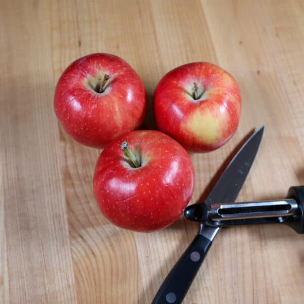 group of washed apples