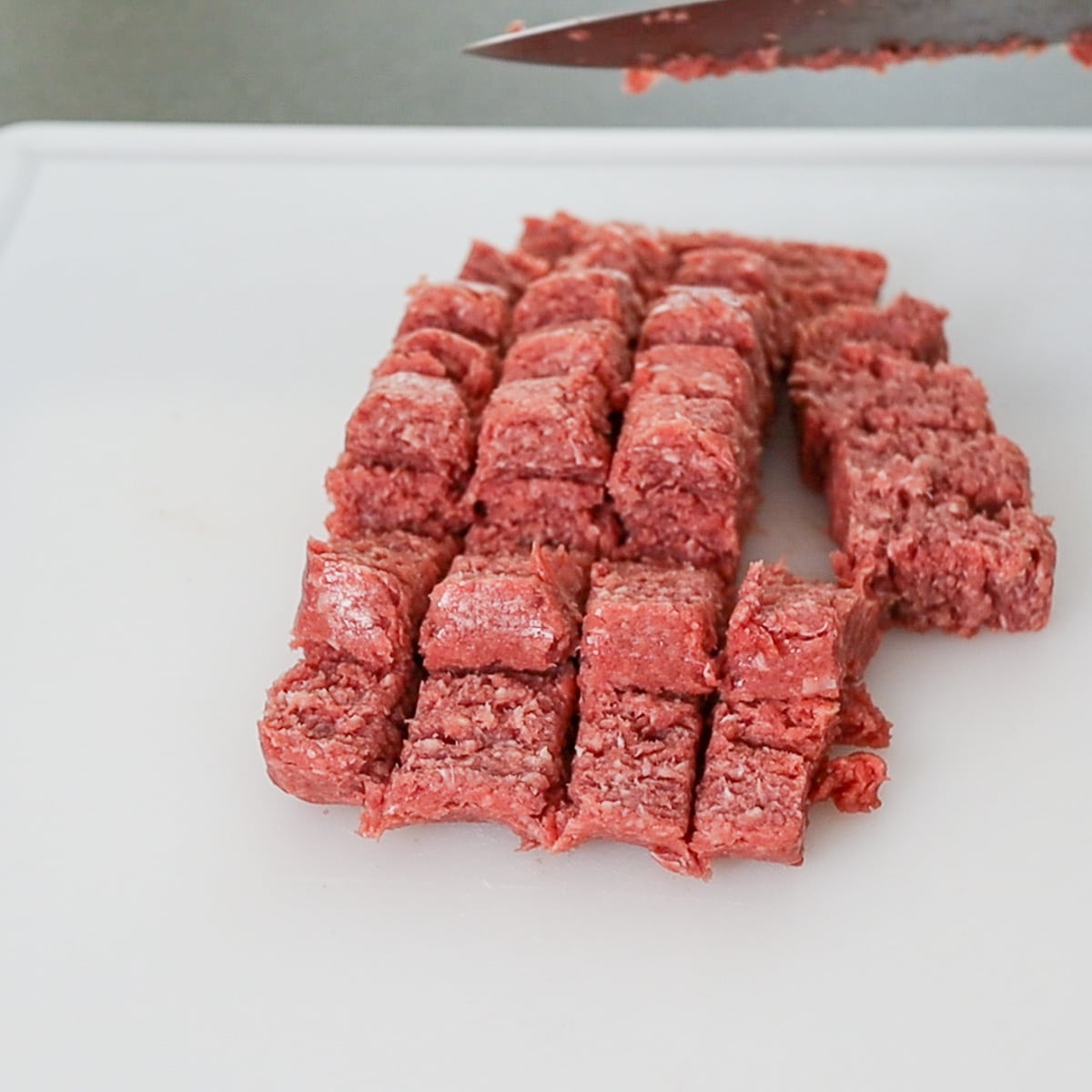 cutting ground beef into 1' pieces